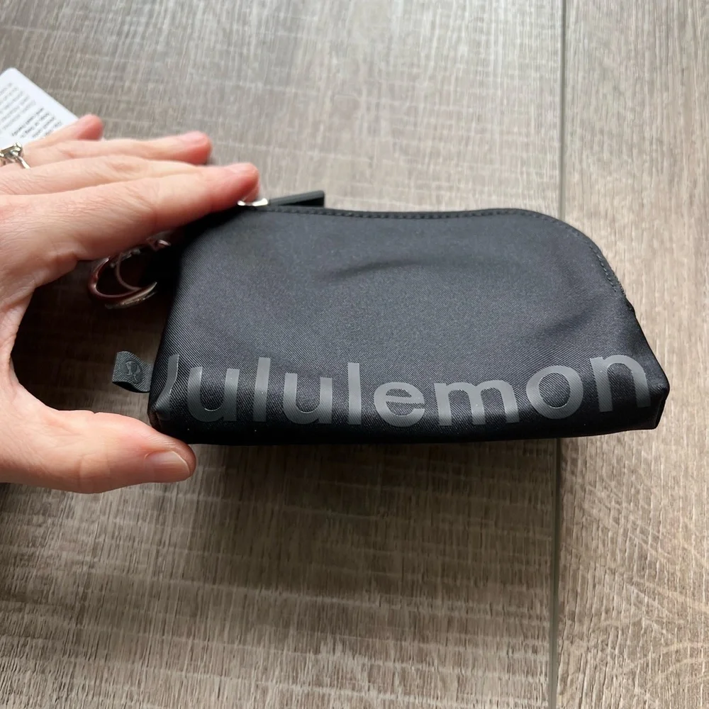 Lululemon Clippable Card Pouch in Black